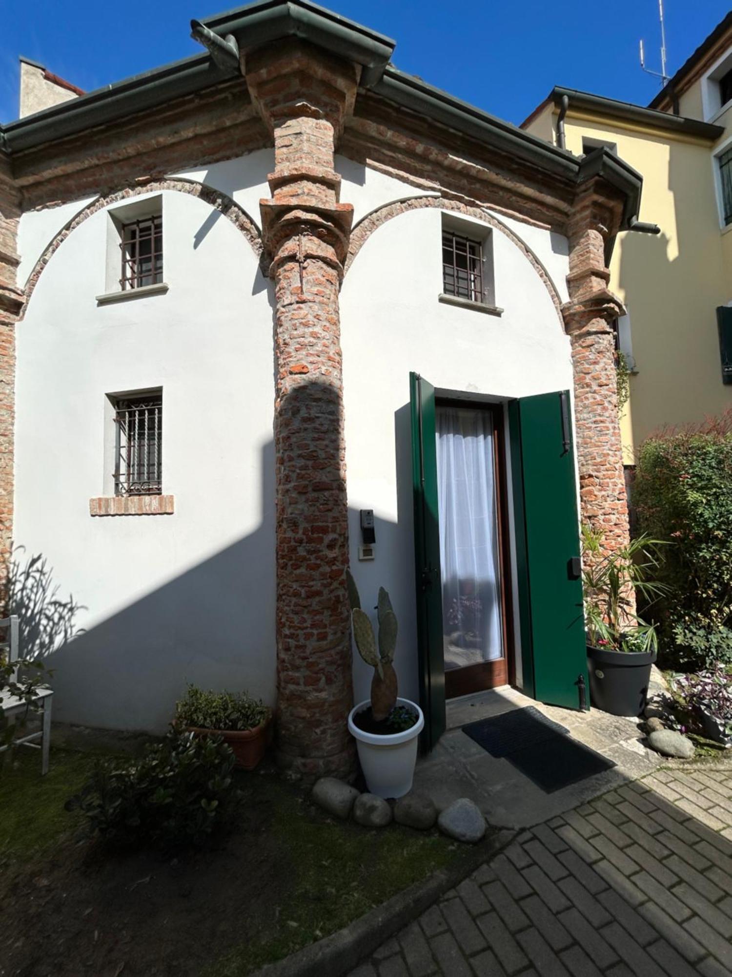 Chiesetta Abside Ex Seminario -Apartment Rovigo Exterior photo